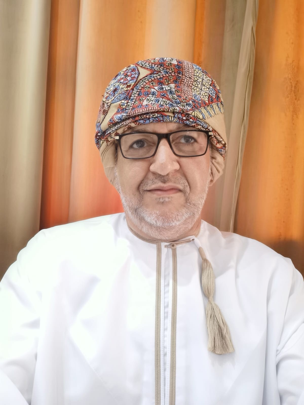 الدكتور هاشل بن سعد الغافري.jpg