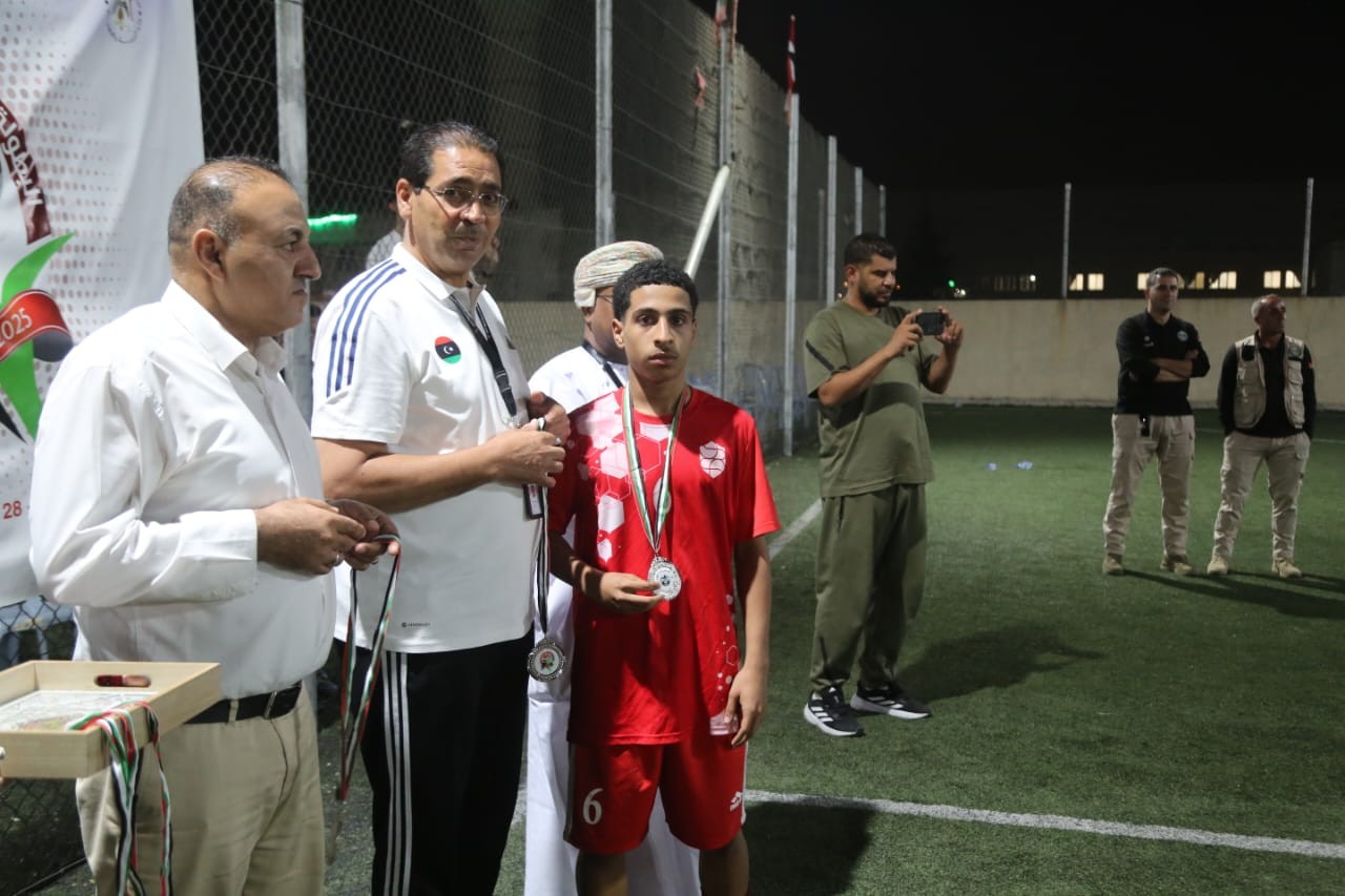 الأحمر المدرسي (3).jpg