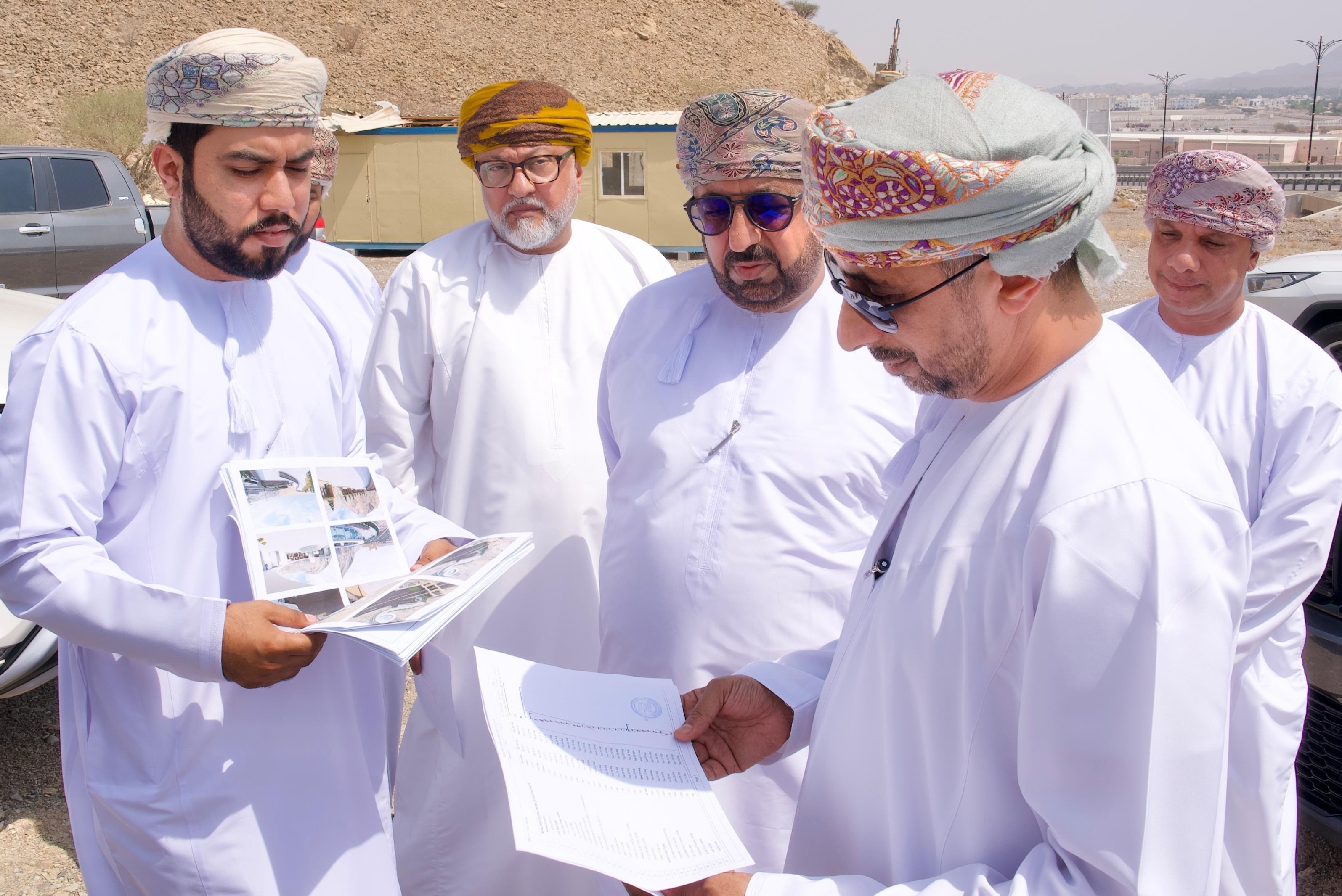 محافظ جنوب الباطنة في الرستاق (2).jpeg
