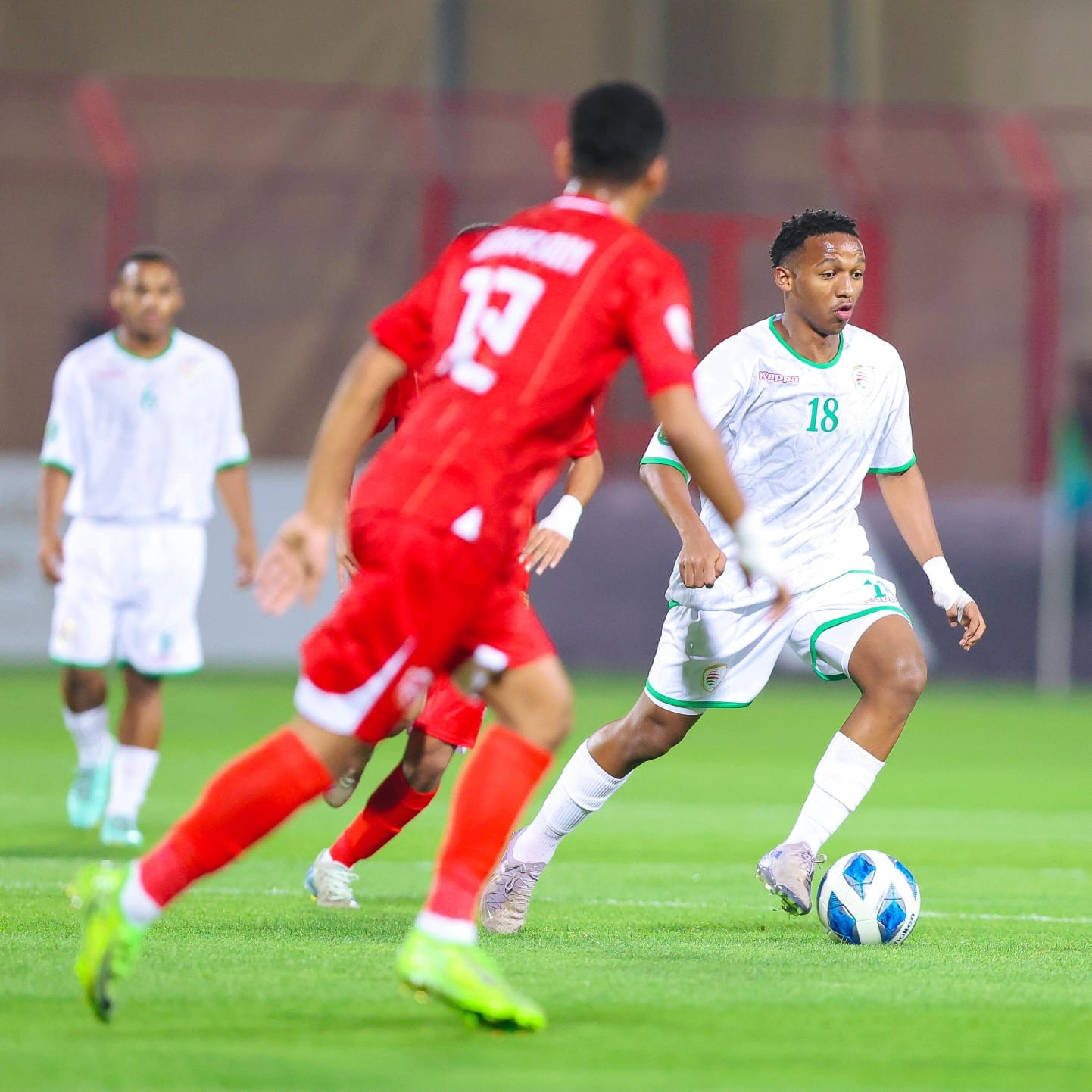 الأحمر الشاب (1).jpg