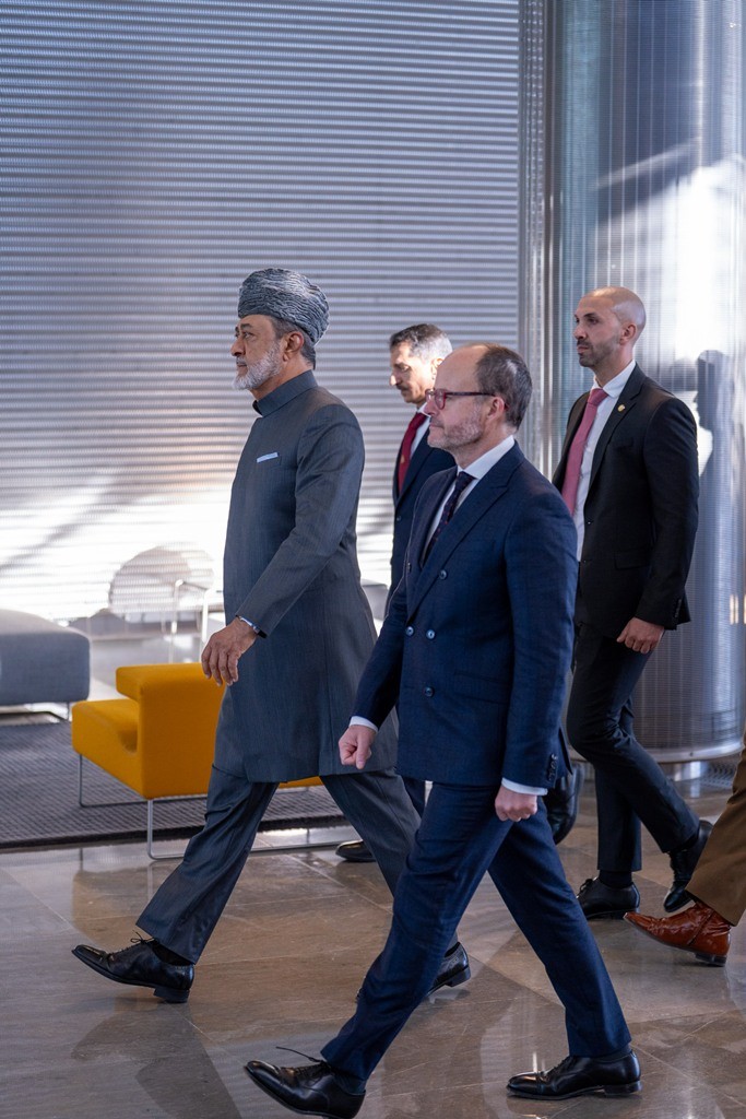 جلالة السلطان وصول إسبانيا (6).jpg