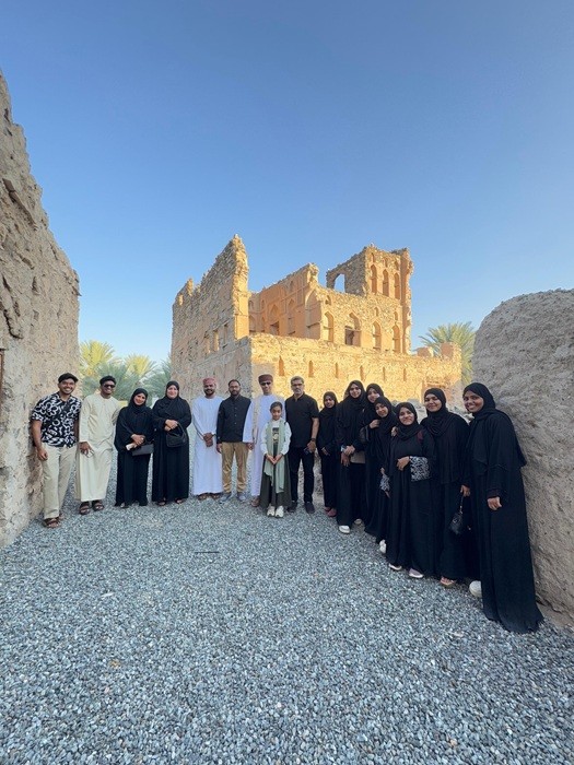 زيارة وفد من كلية فاروق 4.JPG