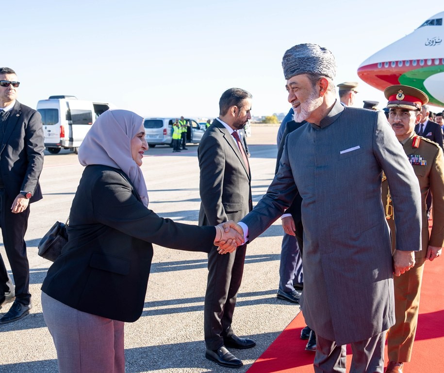 جلالة السلطان وصول إسبانيا (10).jpg