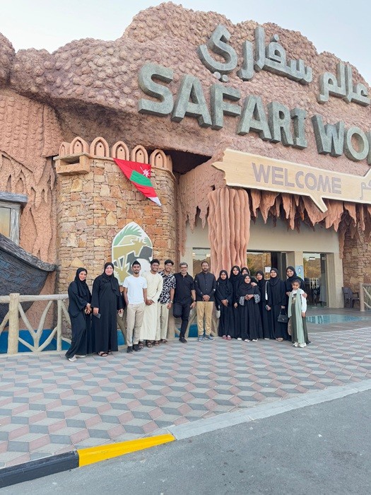 زيارة وفد من كلية فاروق 2.JPG