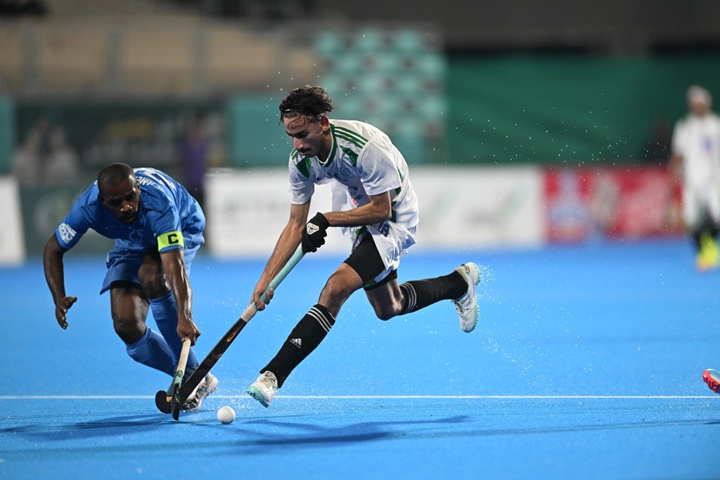 المباراة النهائية مسابقة كأس جلالة السلطان الهوكي (1).JPG