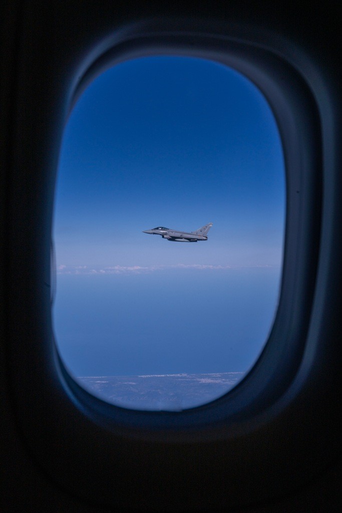 جلالة السلطان وصول إسبانيا (1).jpg