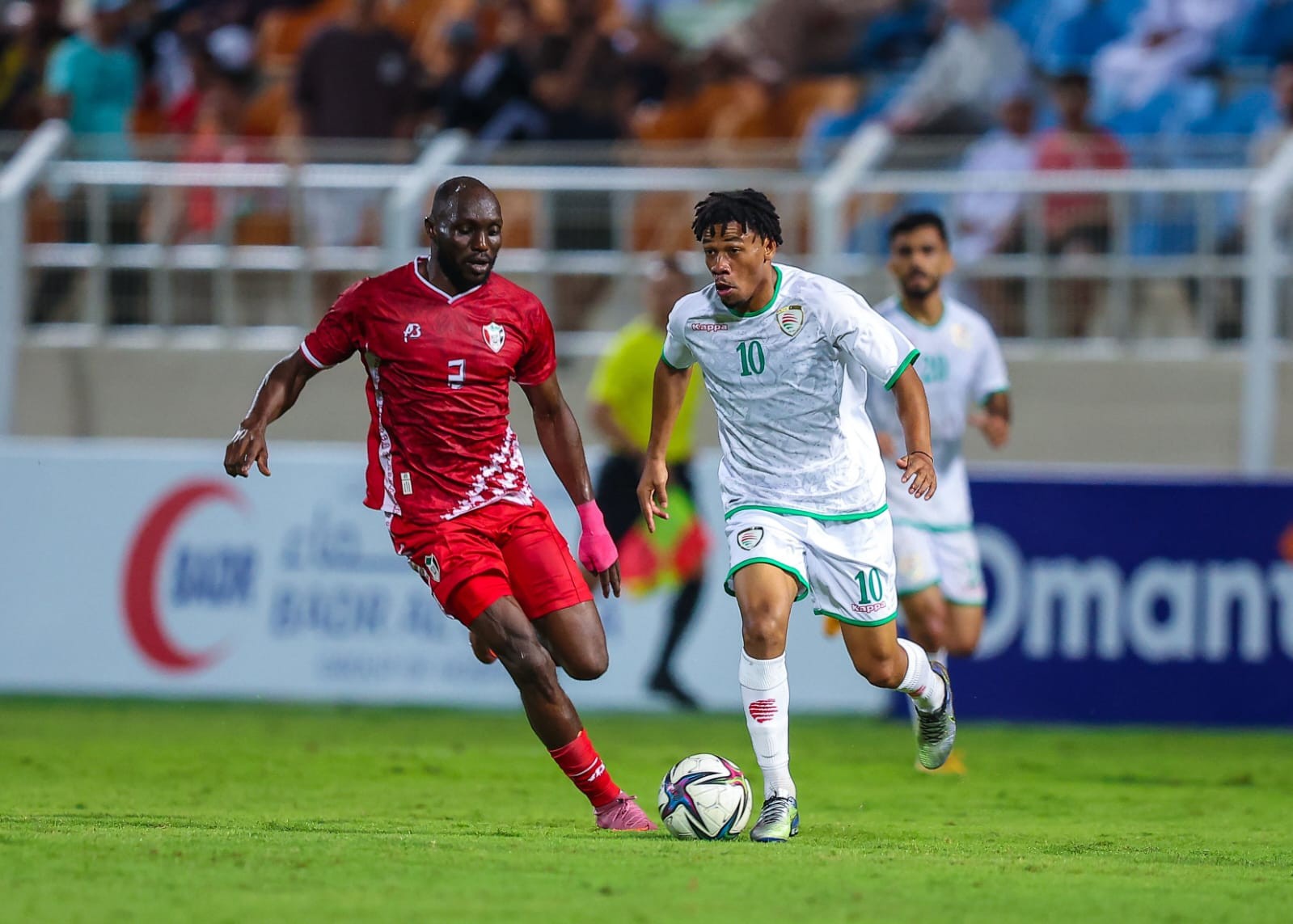 الأحمر منتخبنا (2).jpg