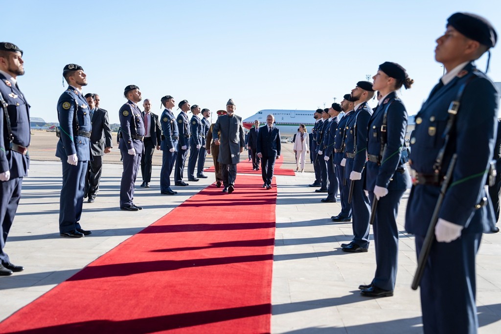 جلالة السلطان وصول إسبانيا (15).jpg