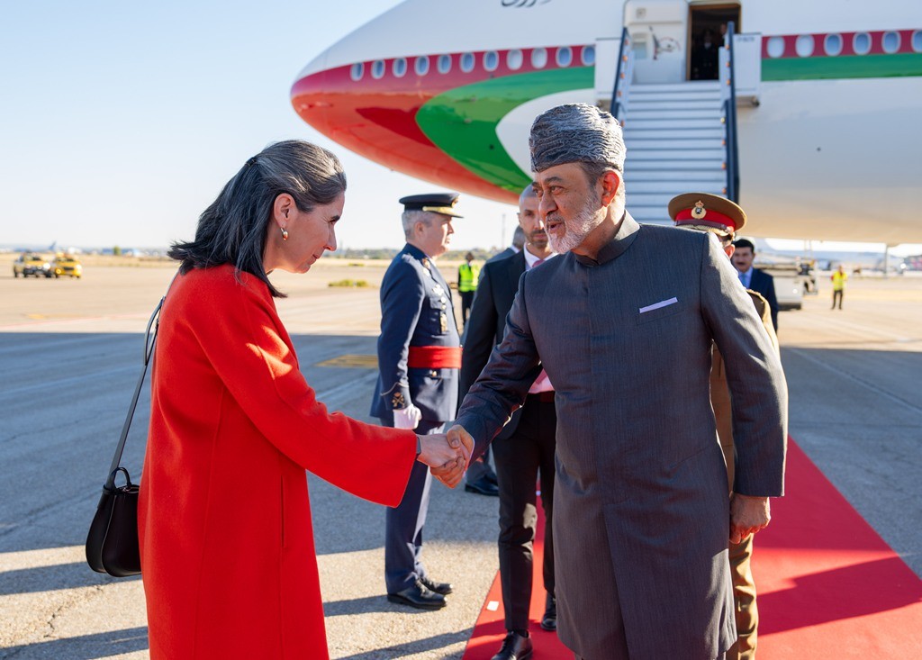 جلالة السلطان وصول إسبانيا (13).jpg