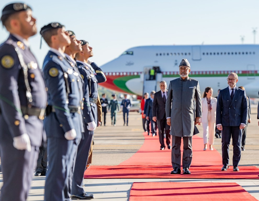 جلالة السلطان وصول إسبانيا (4).jpg