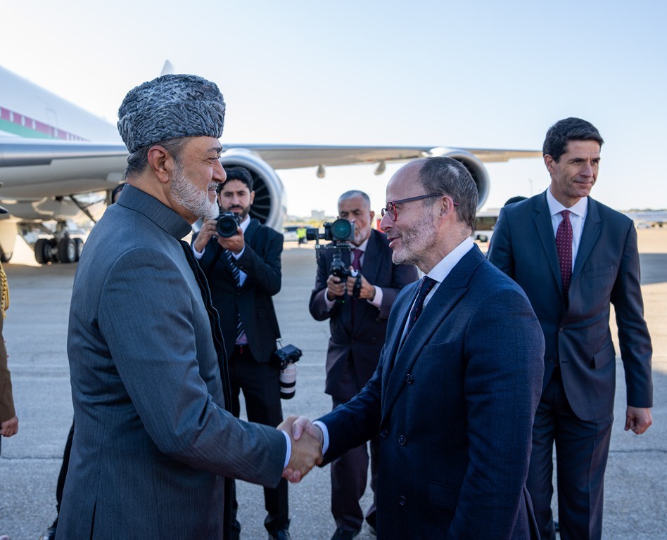 جلالة السلطان وصول إسبانيا (11).jpg