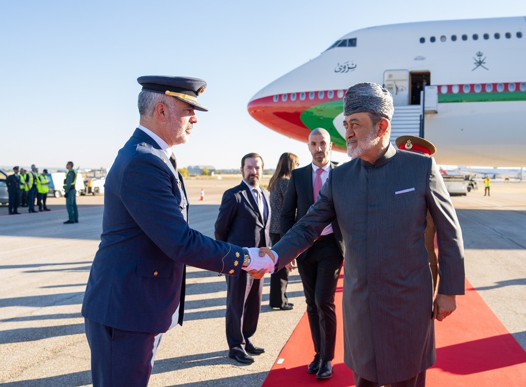 جلالة السلطان وصول إسبانيا (14).jpg