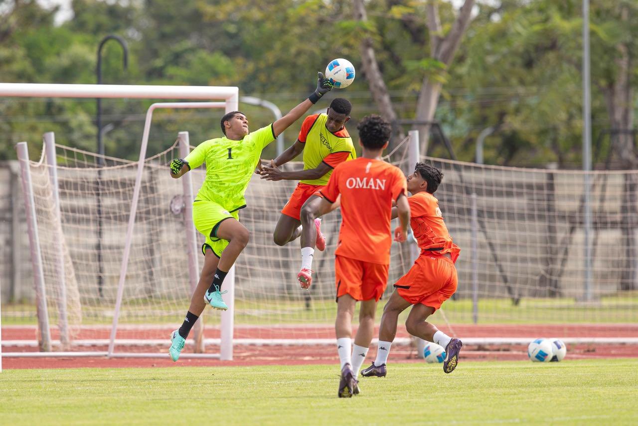 أحمر الناشئين (1).jpg