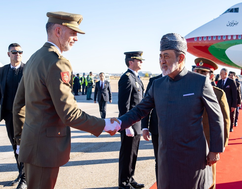 جلالة السلطان وصول إسبانيا (8).jpg