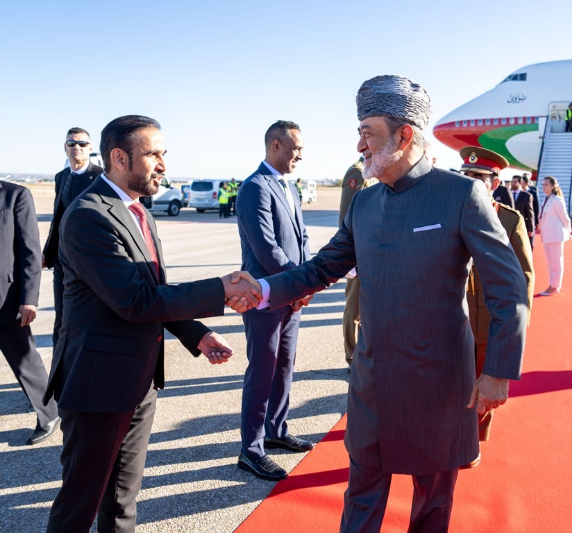 جلالة السلطان وصول إسبانيا (9).jpg