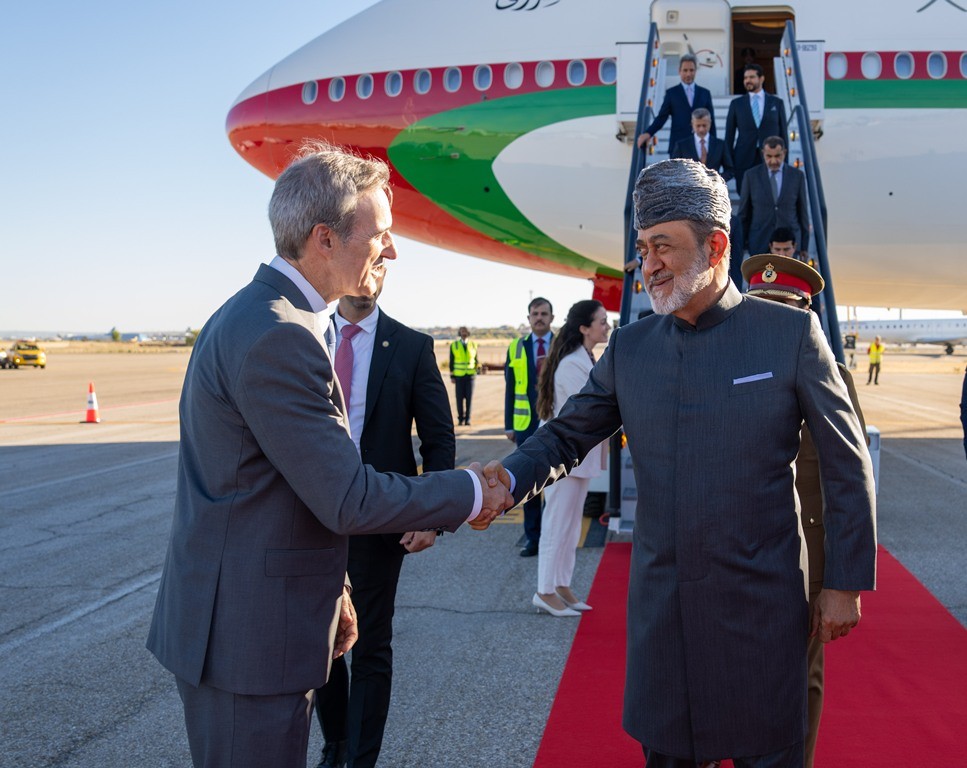 جلالة السلطان وصول إسبانيا (12).jpg