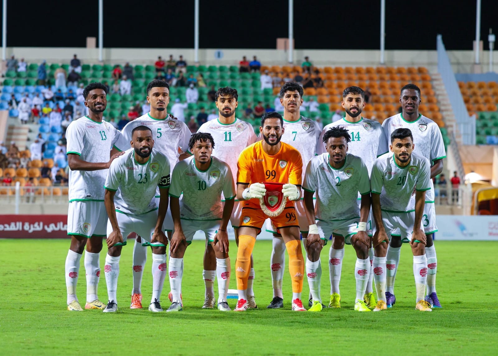 الأحمر منتخبنا (3).jpg