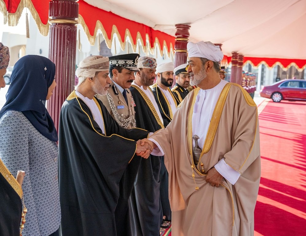 جلالة السلطان مغادرة الى القمة الخليجية بالبحرين (10).jpg