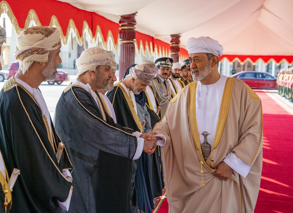 جلالة السلطان مغادرة الى القمة الخليجية بالبحرين (14).jpg