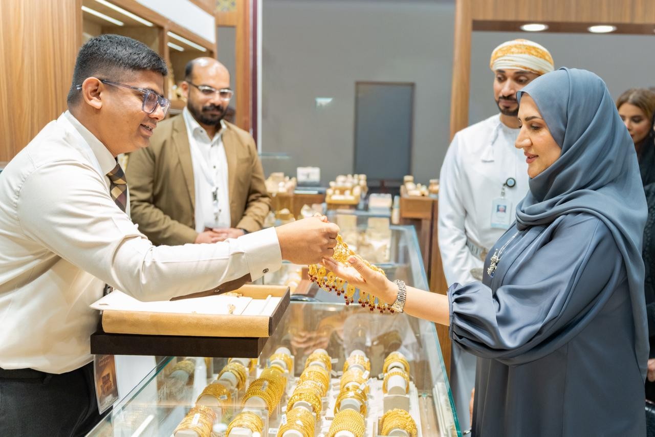 معرض مسقط الدولي للمجوهرات (1).jpg