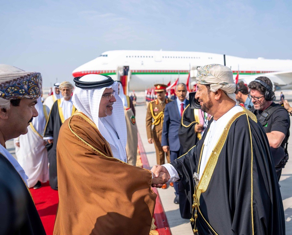 جلالة السلطان وصول البحرين (12).JPG