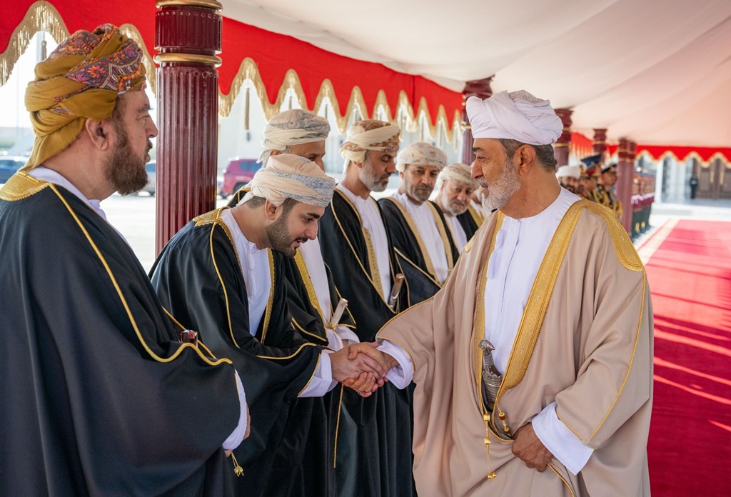 جلالة السلطان مغادرة الى القمة الخليجية بالبحرين (17).jpg