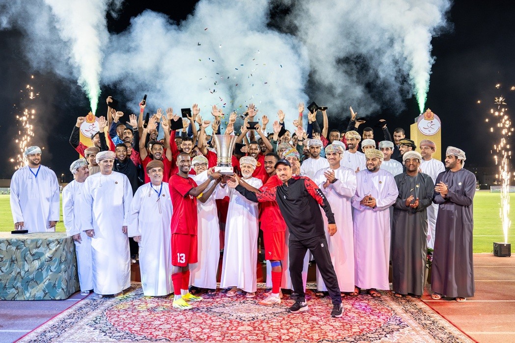 فريق وحدة أمن شؤون البلاط السلطاني يُحقق ثامن ألقابه بطلاً للبطولة الكروية بمسقط.jpg