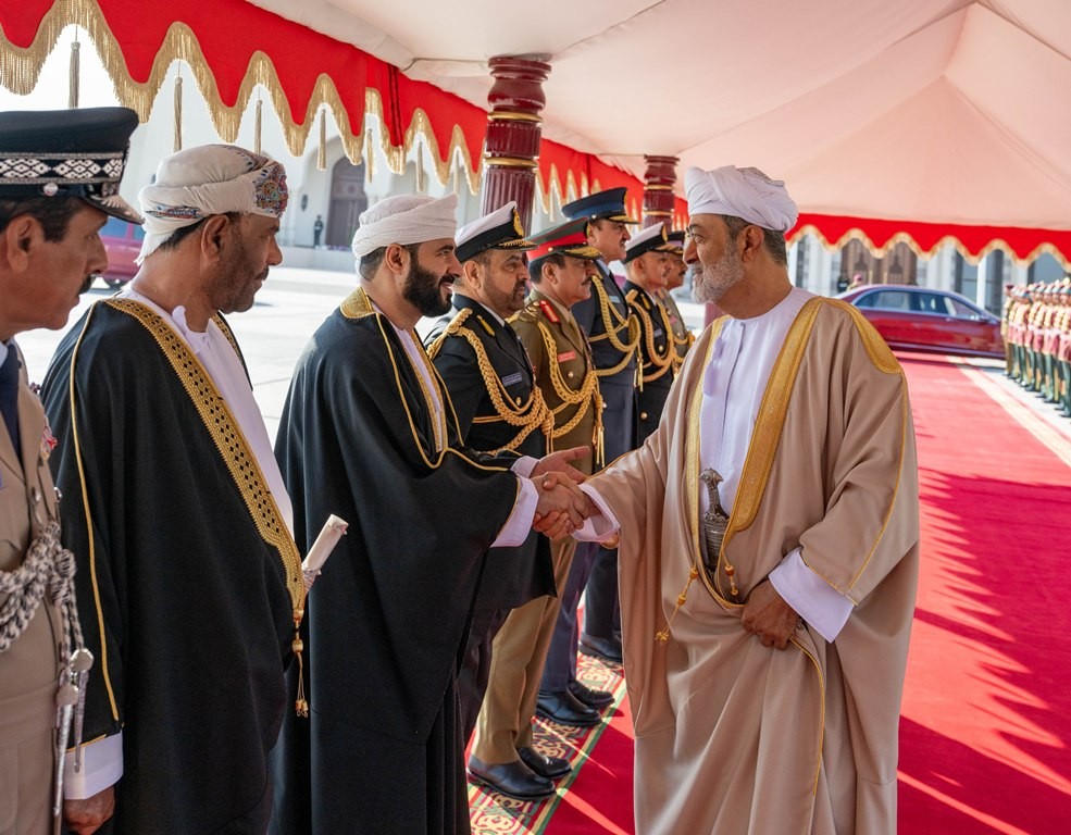 جلالة السلطان مغادرة الى القمة الخليجية بالبحرين (7).jpg