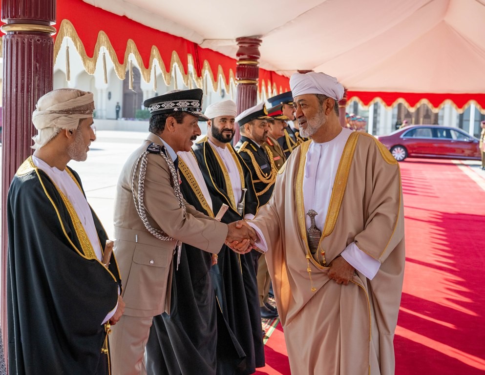 جلالة السلطان مغادرة الى القمة الخليجية بالبحرين (9).jpg