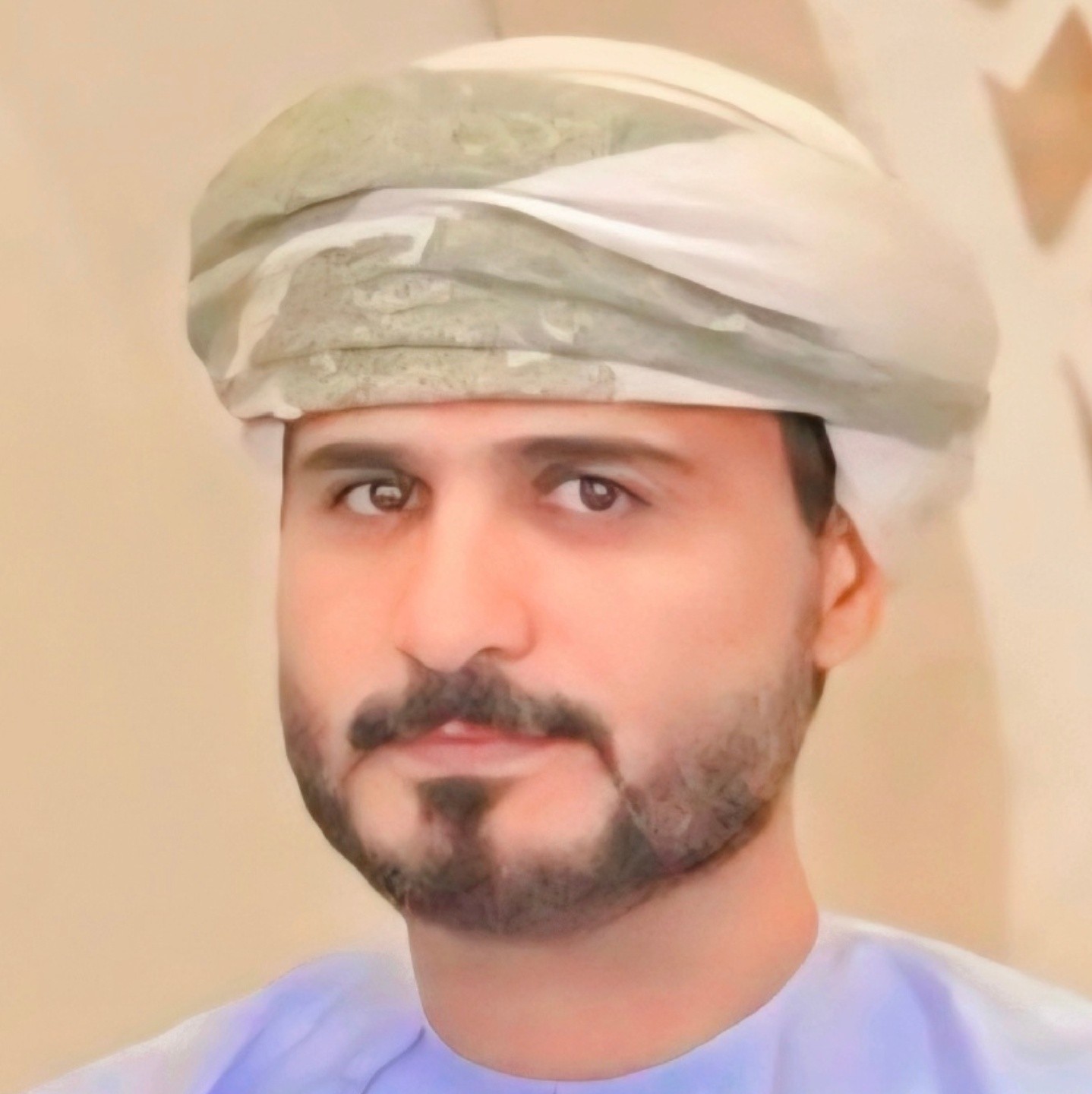 النجمة الذهبية.. زهرة نادرة من صخور جبل القمر