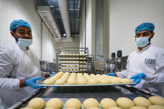 أحد خطوط الإنتاج في المصنع.jpg