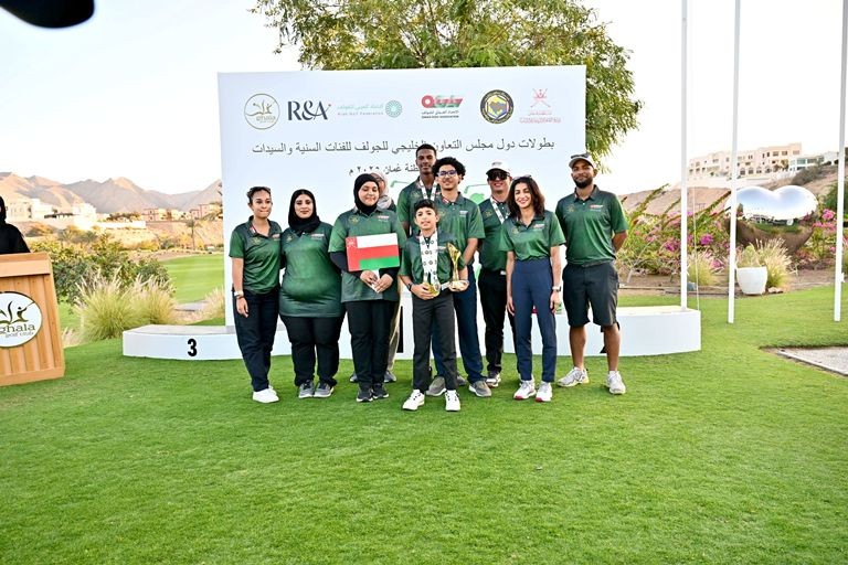 المنتخب الوطني المتوج بالميداليتين الذهبية والفضية.jpg