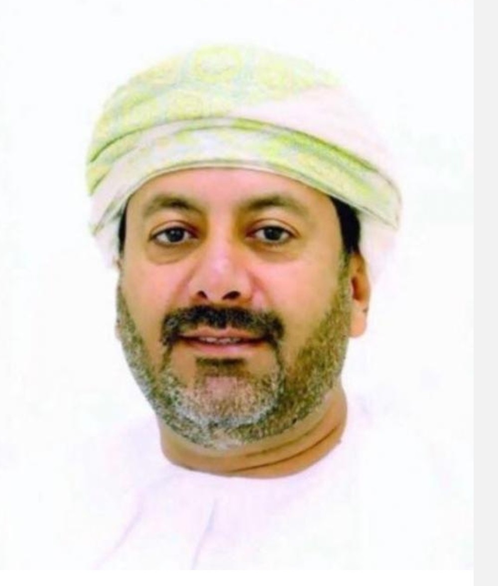 لدكتور علي بن حمدان بن محمد البلوشي مستشار اكاديمي.jpg