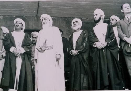 السيد فيصل بن علي ال سعيد والسيد بدر بن سعود بن حمد البوسعيدي وزير الداخلية والسيد محمد بن أحمد البوسعيدي وزيرالعدل.jpg