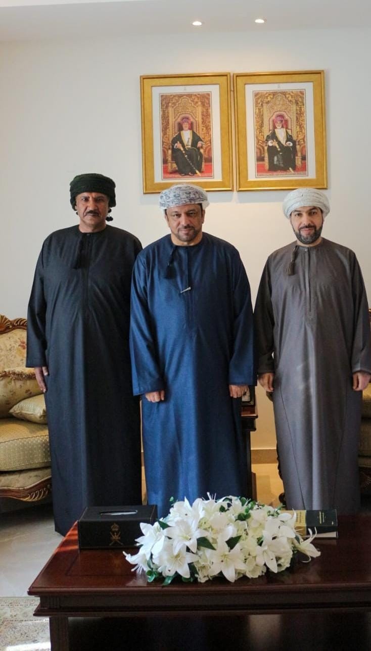 مع سعادة السفير والاعلامي طالب الشحري.jpg