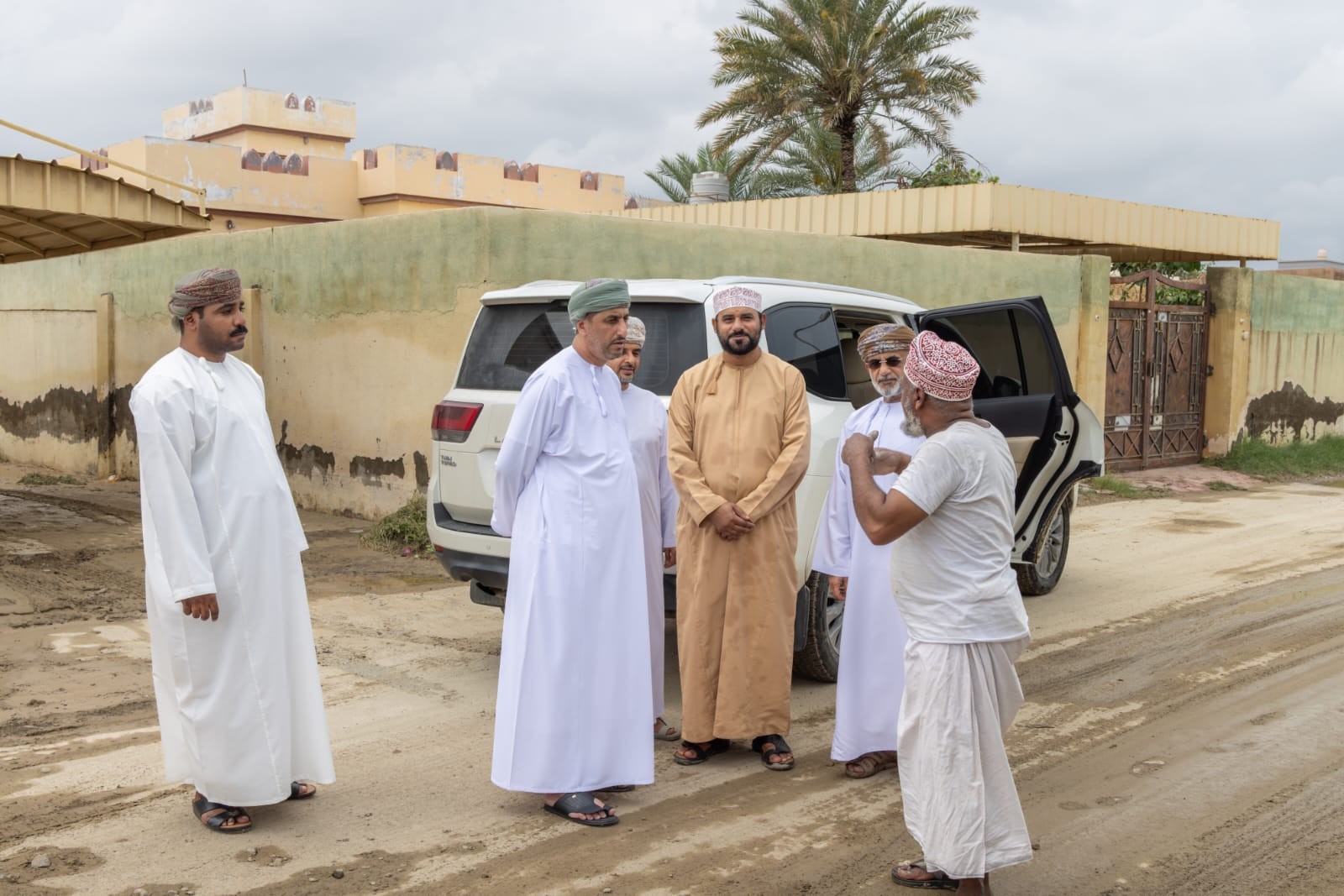 محافظ شمال الباطنة في لوى (1).jpeg