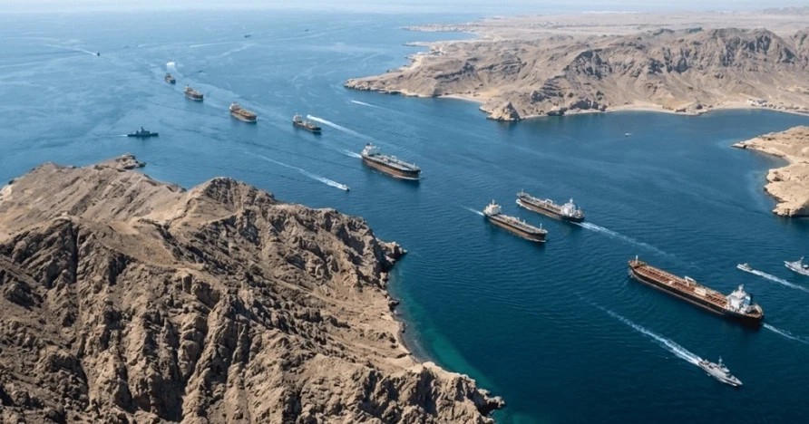 شروط إيران لإعادة فتح مضيق هرمز