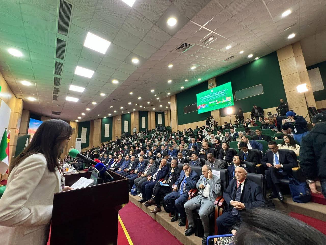 خلال المؤتمر.jpeg