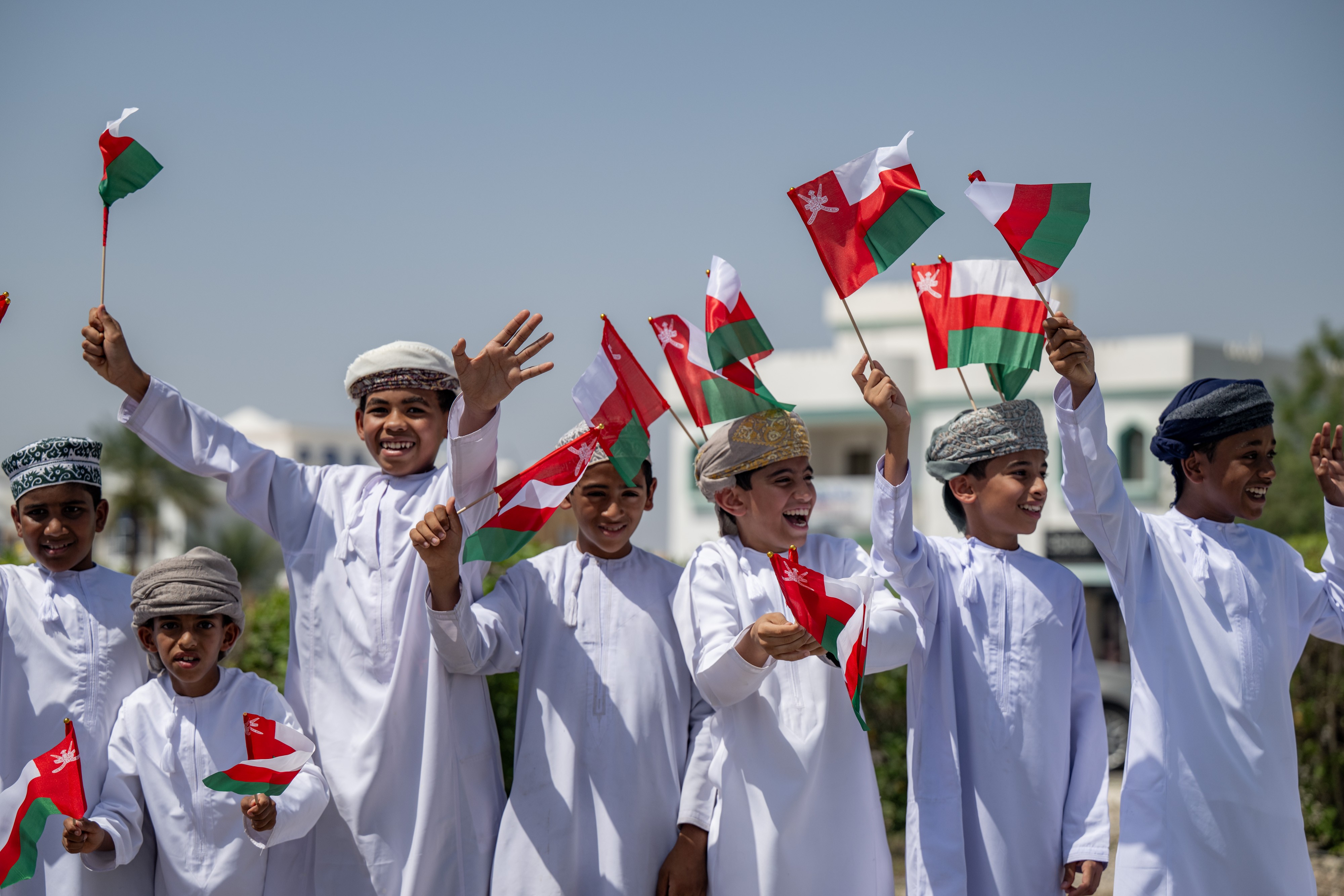 استقبال المواطنين لجلالة السلطان في شمال الشرقية (6).jpg