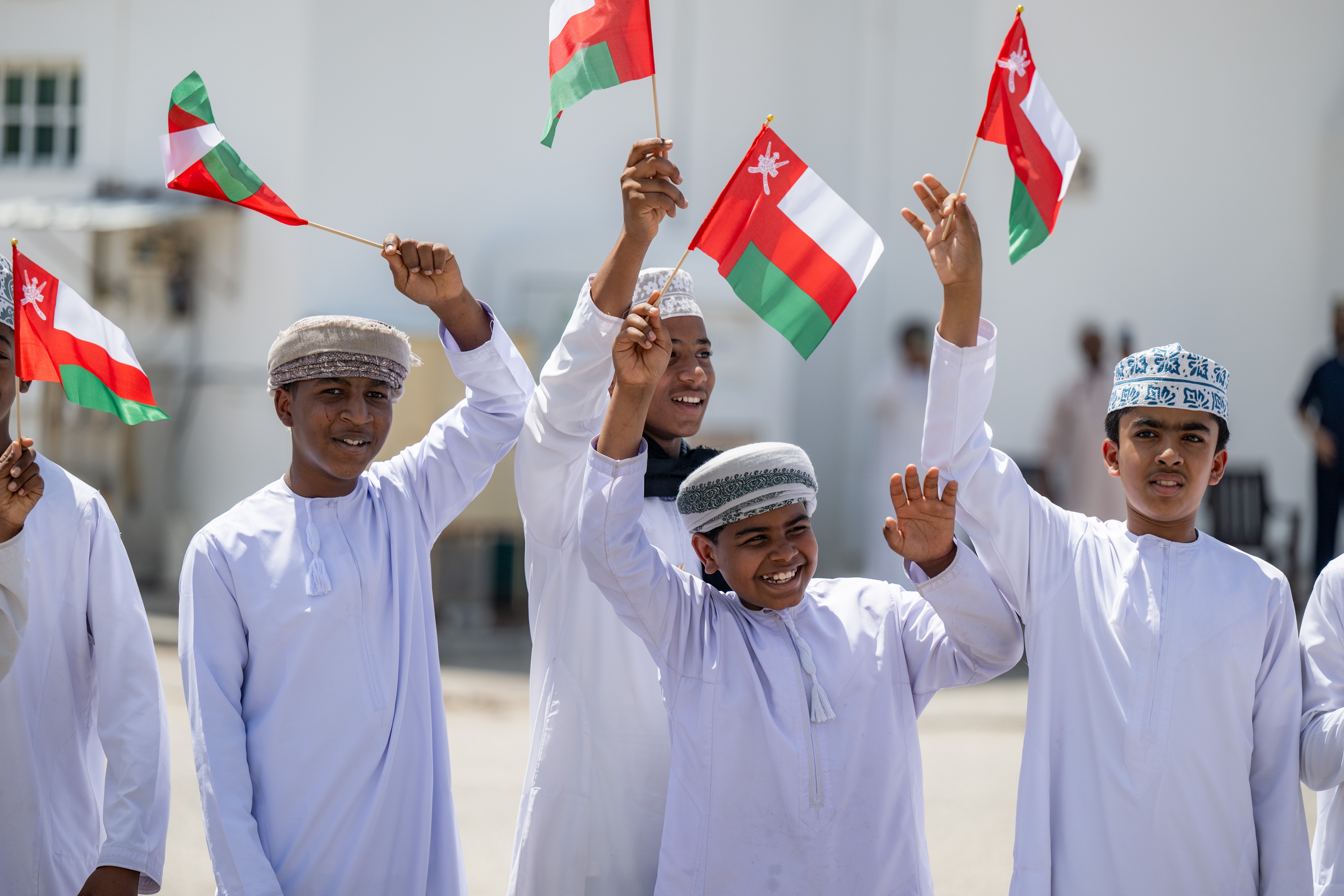 استقبال المواطنين لجلالة السلطان في شمال الشرقية (9).jpg