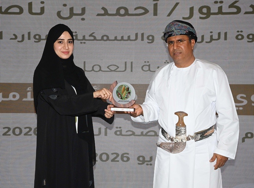 تكريم احدى المشاركات.jpg