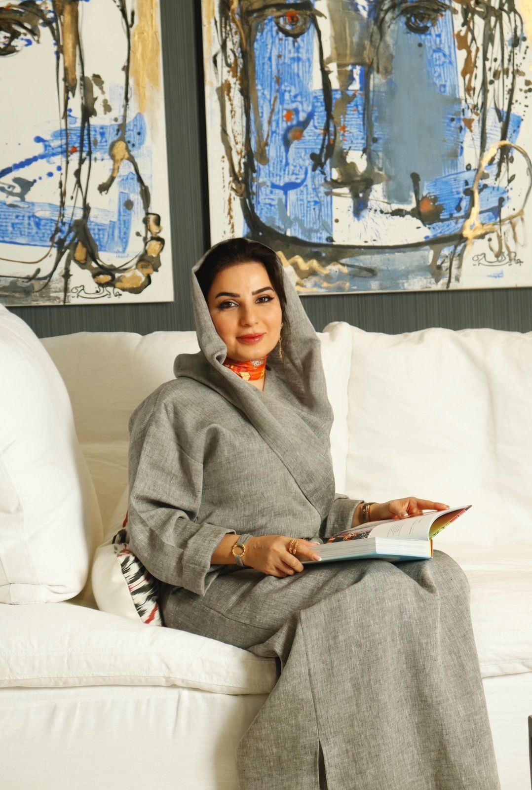 الفنانة التشكيلية عالية الفارسية .jpeg