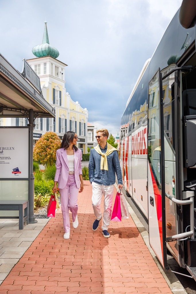 حافلة النقل إلى ديزاينر أوتلت سنتر بارندورف – ماك آرثر غلين-Designer-Outlet-Parndorf_Neonwave-studios.jpeg