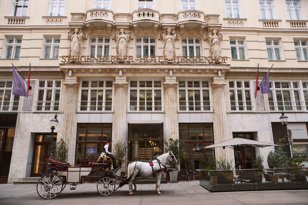 فندق شتايغنبرغر هيرنهوف في فيينا (C)-Aussenansicht_Deutsche-Hospitality.png