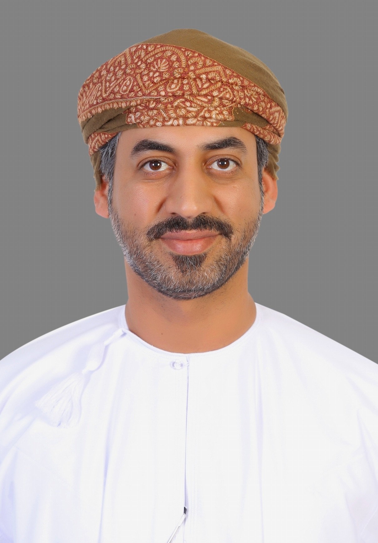 أحمد بن راشد المرشودي المتحدث الرسمي باسم محافظة الظاهرة.jpg