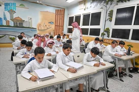 السعودية تحول الدراسة في مدارس الرياض إلى التعليم عن بُعد