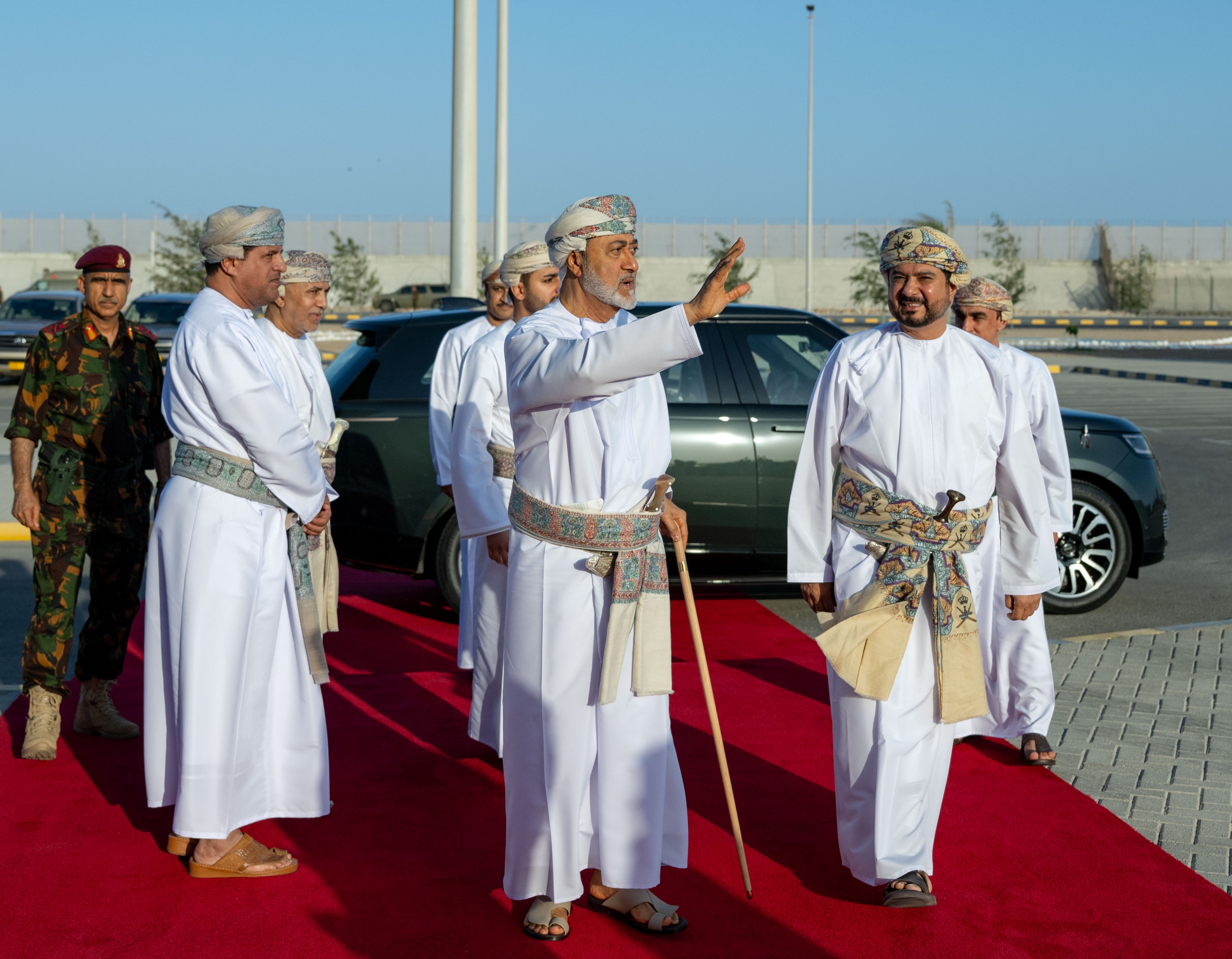 HS6cHEZaQAAhFAF.jpg