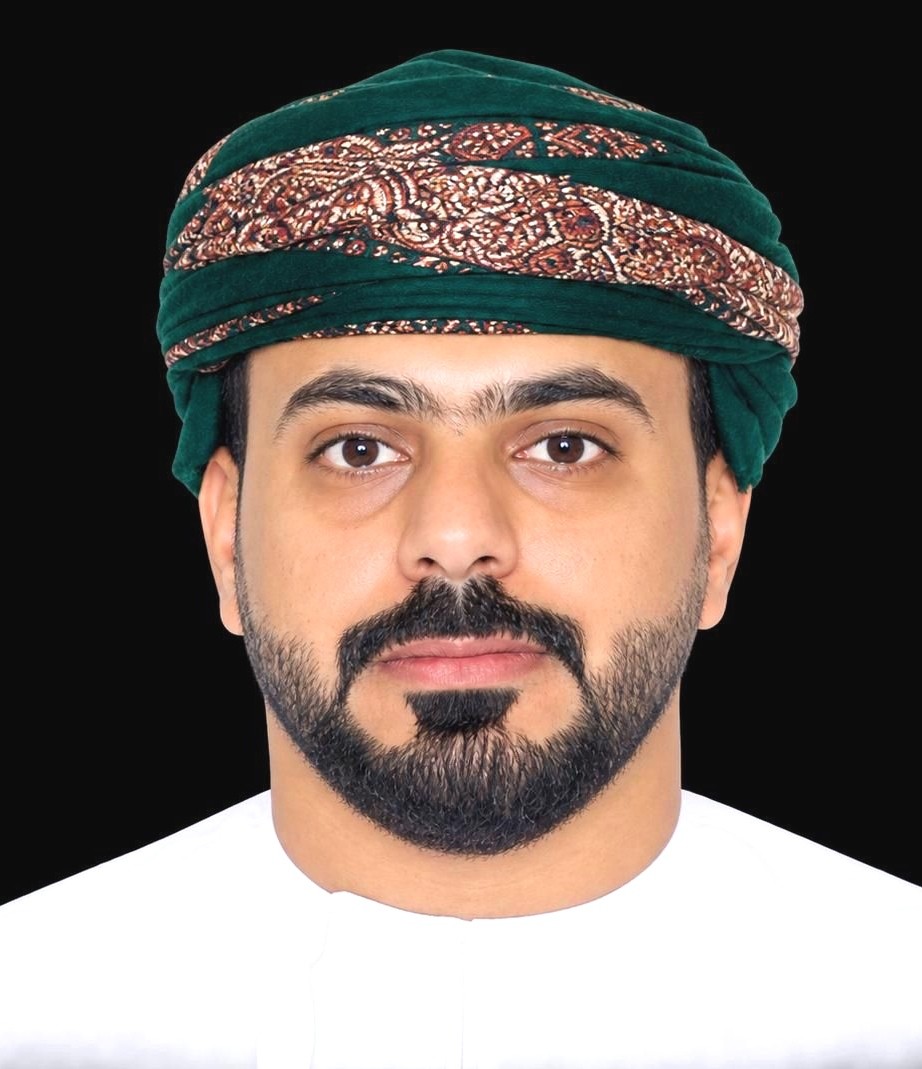 رجل الأعمال محمود سيف المعمري.jpg