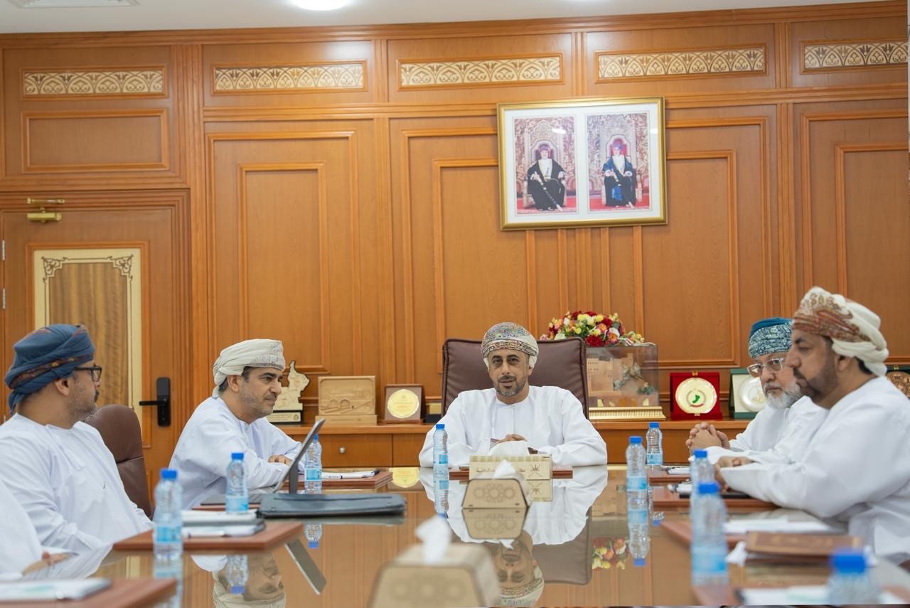 مناقشة خطط تطوير المناطق الصناعية والاستثمارية في جنوب الباطنة