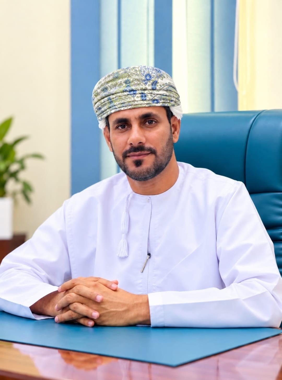 الدكتور حمد بن سالم ن محمد الشكيلي مدير دائرة الكشافة والمرشدات والأنشطة الطلابية بتعليمية الظاهرة (1).jpg